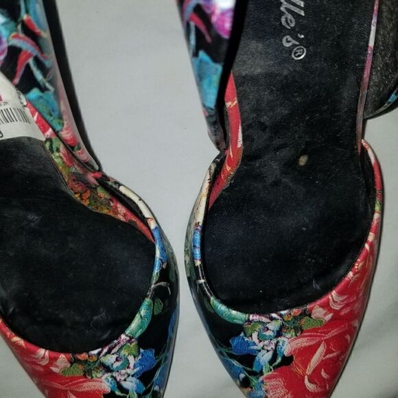 High heels  flower designs well worn - Picture 7 of 14